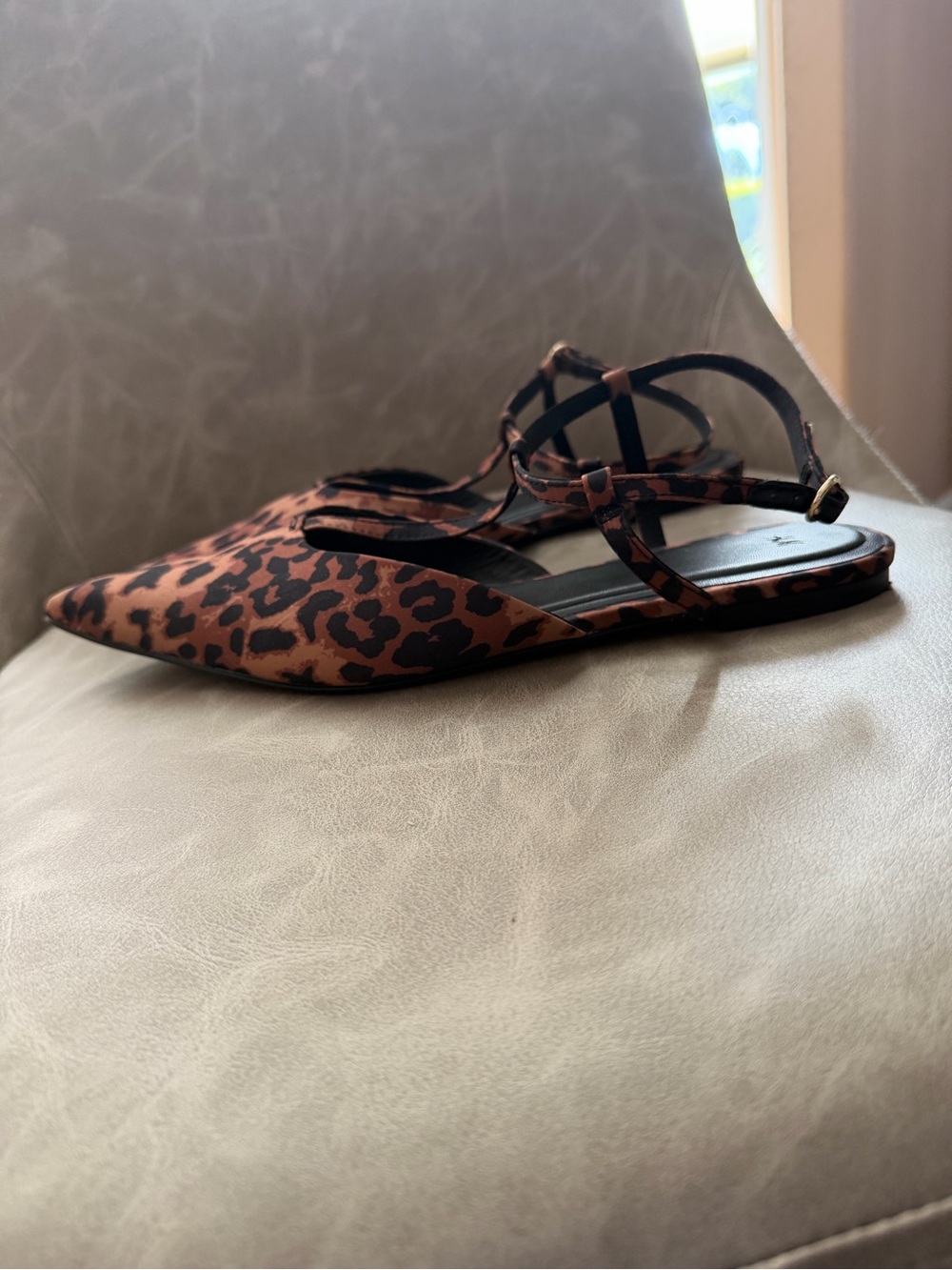 H&M Leopard Print T Strap Pointed-Toe Ankle Strap Flats - Brown/Black - Picture 5 of 6